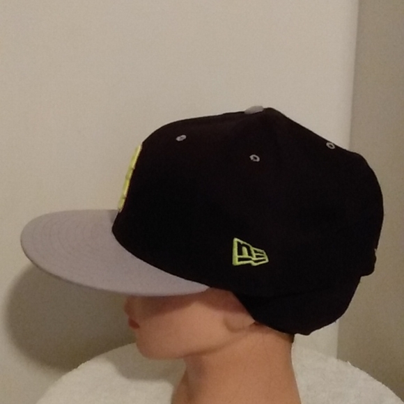 New Era "Boston "fitted Cap - Picture 4 of 8